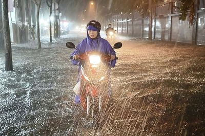 Hiệu trưởng ở TPHCM khuyên phụ huynh cho con nghỉ học nếu trời mưa quá to