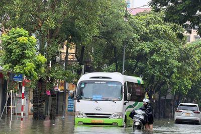 Hà Nội: Điểm ngập từng mất 4-10 giờ rút nước, nay nhanh đến bất ngờ
