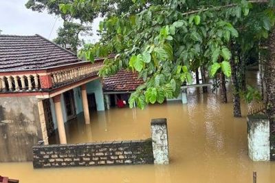 Mưa lũ bao vây hơn 1.300 hộ gia đình tại 'rốn lũ' Kim Tân – Thanh Hóa