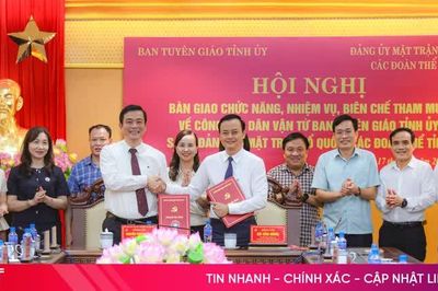 Bàn giao chức năng, nhiệm vụ về công tác dân vận sang Đảng ủy Mặt trận Tổ quốc, các đoàn thể tỉnh