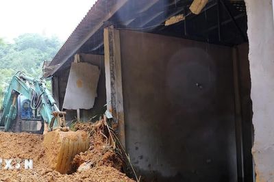 Mưa lũ và sạt lở đất khiến 3 người thiệt mạng, hơn 16.000 nhà bị ngập