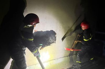 Cháy nhà dân tại phường Chợ Lớn, 7 người bị thương vong