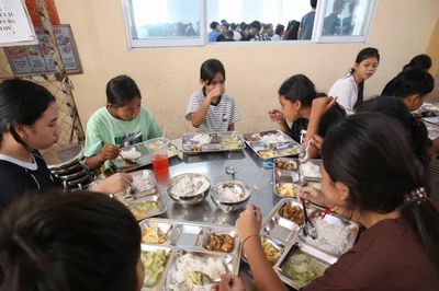 Bảo đảm bữa trưa cho hơn 8.000 học sinh vùng biên Tây Ninh