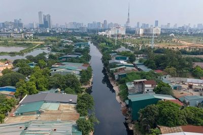 Chủ tịch Hà Nội yêu cầu kiểm tra nhà xưởng 'băm nát' sông Nhuệ