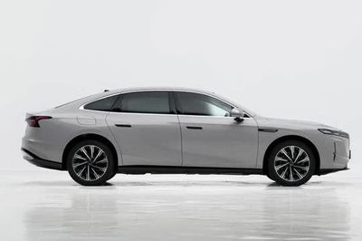 Xe sedan công suất 651 mã lực, di chuyển 240 km không cần đổ xăng, giá hơn 740 triệu đồng