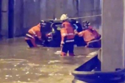 Mưa xối xả gây lũ chết người ở Tây Ban Nha, nhiều điểm du lịch nổi tiếng chìm trong biển nước
