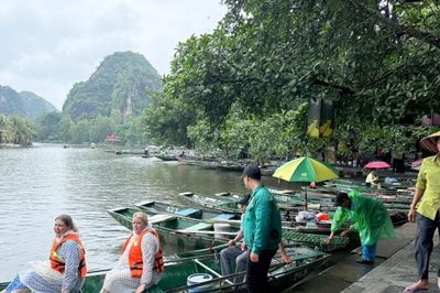 Mưa lũ ảnh hưởng hành trình du lịch, nhiều điểm đến thay đổi hoạt động
