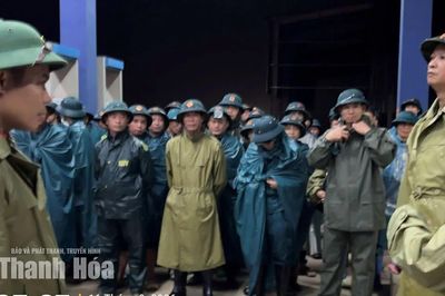 Nước sông Bưởi vượt báo động III, xã Kim Tân sơ tán hơn 1.000 hộ trong đêm