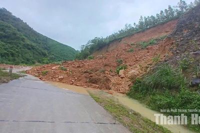 Mưa lớn gây ngập úng, sạt lở tại xã Thành Vinh