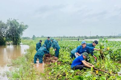 Tuổi trẻ Thanh Hóa hỗ trợ người dân ứng phó với mưa lũ