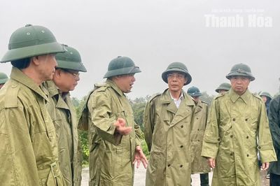 Phó Chủ tịch UBND tỉnh Đầu Thanh Tùng kiểm tra công tác ứng phó mưa lũ