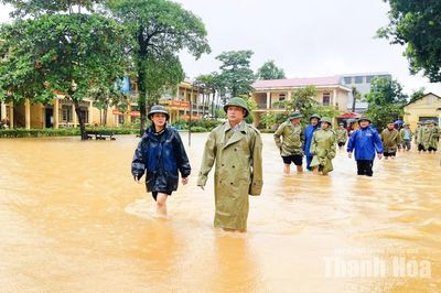 Phó Chủ tịch UBND tỉnh Cao Văn Cường kiểm tra công tác ứng phó, khắc phục hậu quả mưa lũ tại các xã miền núi