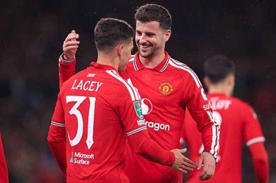 Dẫn trước 2 bàn, Man Utd vẫn thua ngược Brighton tại EFL Cup