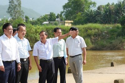 Phó Bí thư Thường trực Thành ủy Nguyễn Khắc Toàn thăm, kiểm tra thực tế tại xã Thượng Đức