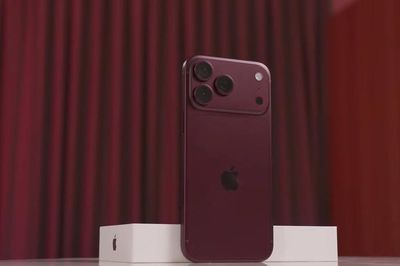 Mở hộp iPhone 18 Pro Max đỏ Burgundy tại Việt Nam: Đánh giá cải tiến và điểm trừ