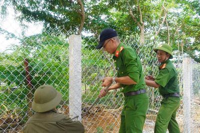 Một hộ dân thôn Khánh Thọ (xã Chiên Đàn) hiến hơn 500m2 đất làm đường giao thông