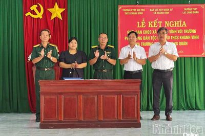 Ban Chỉ huy Quân sự xã Khánh Vĩnh ký kết chương trình kết nghĩa với 2 trường học