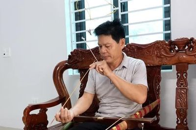 Người đam mê truyền dạy bắn nỏ