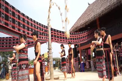 Điệu múa Târ-Nai dâng Thần Dzèng của người Tà Ôi