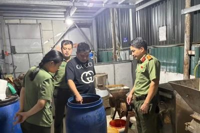 Hà Nội xử phạt 192 triệu đồng cơ sở sản xuất tương ớt, giấm vi phạm
