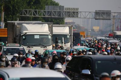 Cửa ngõ Tây Bắc TP.HCM ùn ứ vì công trường thi công ga ngầm metro Bến Thành - Tham Lương