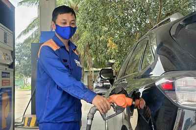 Giá xăng tăng gần 1.400 đồng/lít, dầu diesel áp sát 30.000 đồng