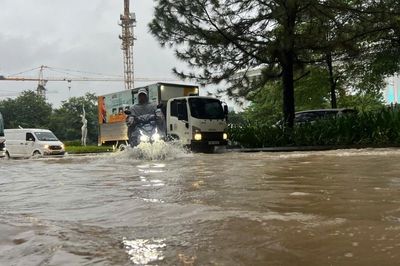 Hà Nội huy động 2.500 người ứng phó ngập úng