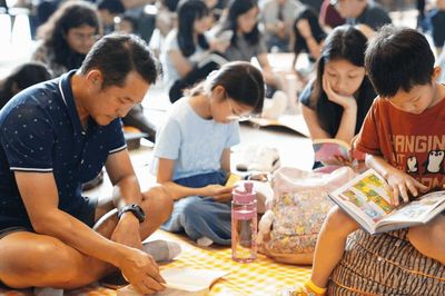 Quốc gia giàu nhất châu Á trả tiền cho người dân đọc sách