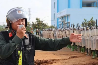 Cảnh sát cơ động diễn tập, bảo vệ bình yên buôn làng nơi đại ngàn Tây Nguyên