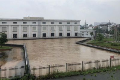 Hà Nội vận hành gần 1.000 máy bơm tiêu úng, ứng phó mưa lớn diện rộng