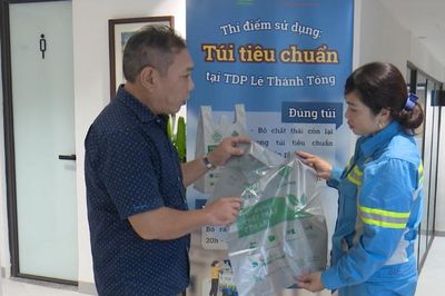 Một chiếc túi - một cách làm mới trong thu gom rác