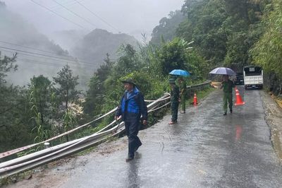 Lào Cai ứng trực 24/24 giờ, kiên quyết di dời dân ra khỏi vùng nguy cơ mất an toàn do mưa bão