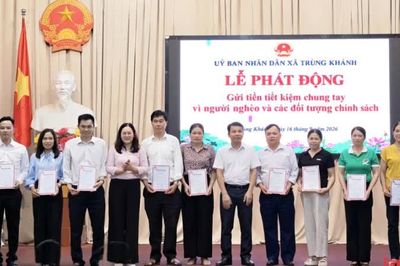 Phát động 'Tuần lễ gửi tiết kiệm, chung tay vì người nghèo' tại Trùng Khánh và Đình Phong