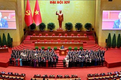 Xây dựng tốt mối quan hệ biện chứng tập trung và dân chủ