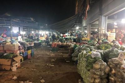 Tiểu thương chợ đầu mối ở TPHCM kêu cứu