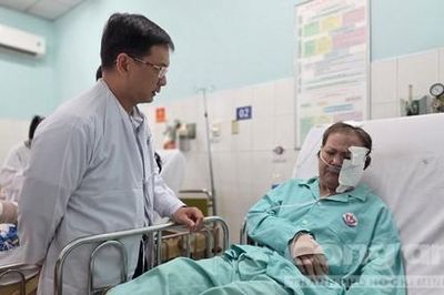 Phó Chủ tịch UBND TPHCM thăm hỏi, động viên nạn nhân vụ cháy nhà ở phường Chợ Lớn