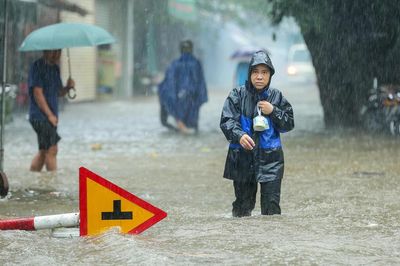 Dự báo thời tiết 17/9: Bắc Bộ, Thanh Hoá và Nghệ An mưa lớn, nguy cơ ngập lụt