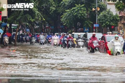 Dự báo thời tiết Hà Nội hôm nay 17/9: Mưa lớn tiếp diễn, đề phòng ngập lụt