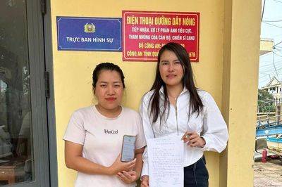 Nhận gần 1 tỷ đồng từ tài khoản lạ, người phụ nữ trả lại người chuyển nhầm
