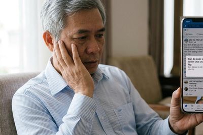 Cay đắng ngày họp lớp: Thật thà tiết lộ mức lương hưu, tôi bị bạn bè nghi 'nổ' rồi đuổi khỏi nhóm chung
