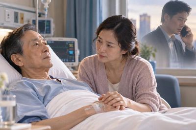 60 tuổi nhập viện vì nhồi máu cơ tim, tôi bừng tỉnh trước cách báo hiếu 'chỉ đưa tiền' của con trai