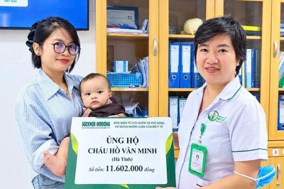 Bé trai bị bỏ rơi trước cổng chùa nhận hơn 11 triệu đồng để phẫu thuật dị tật