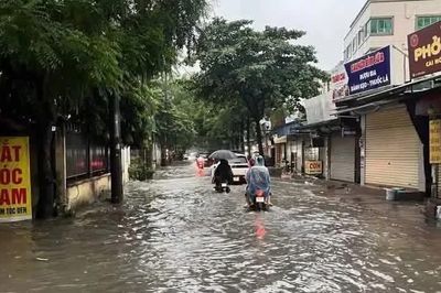 Sau mưa ngập, hàng loạt nguy cơ bệnh tật rình rập