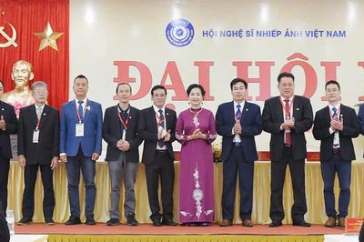 Bà Trần Thị Thu Đông tái đắc cử Chủ tịch Hội Nghệ sĩ Nhiếp ảnh Việt Nam