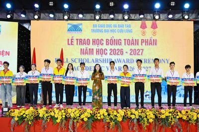 Hơn 9 tỷ đồng khen thưởng, trao học bổng cho tân sinh viên Đại học Cửu Long