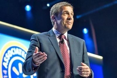'Hoàng tử bé' dạy cựu CEO Walmart International cách lãnh đạo