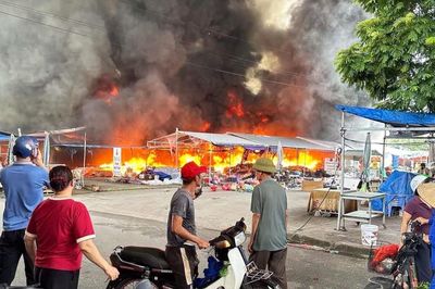 Hiện trường vụ cháy chợ Kim Sơn ở Quảng Ninh