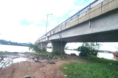 Phát hiện túi da chứa 144 triệu đồng trong ô tô dưới kênh ở Vĩnh Long