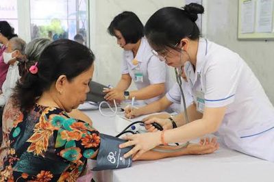 Đề xuất các dịch vụ kỹ thuật y tế khám sức khỏe định kỳ với người trên 18 tuổi