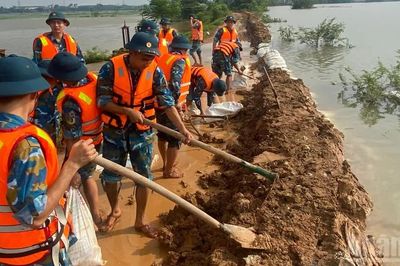 Những người lính Không quân trên tuyến đê Vàng